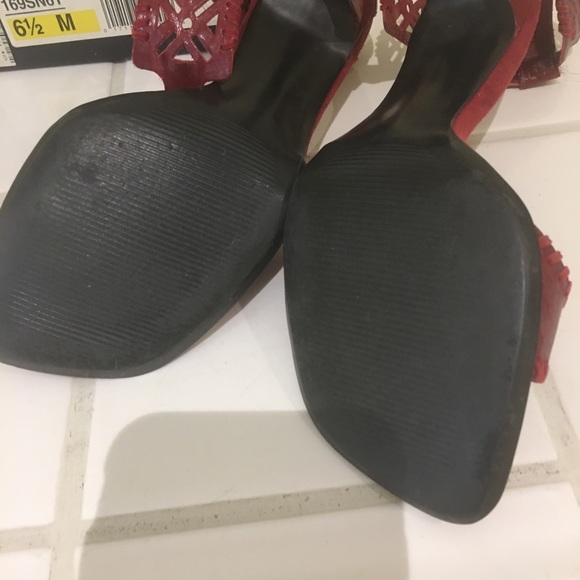 Carlos Santana open toed red heels - Picture 2 of 4